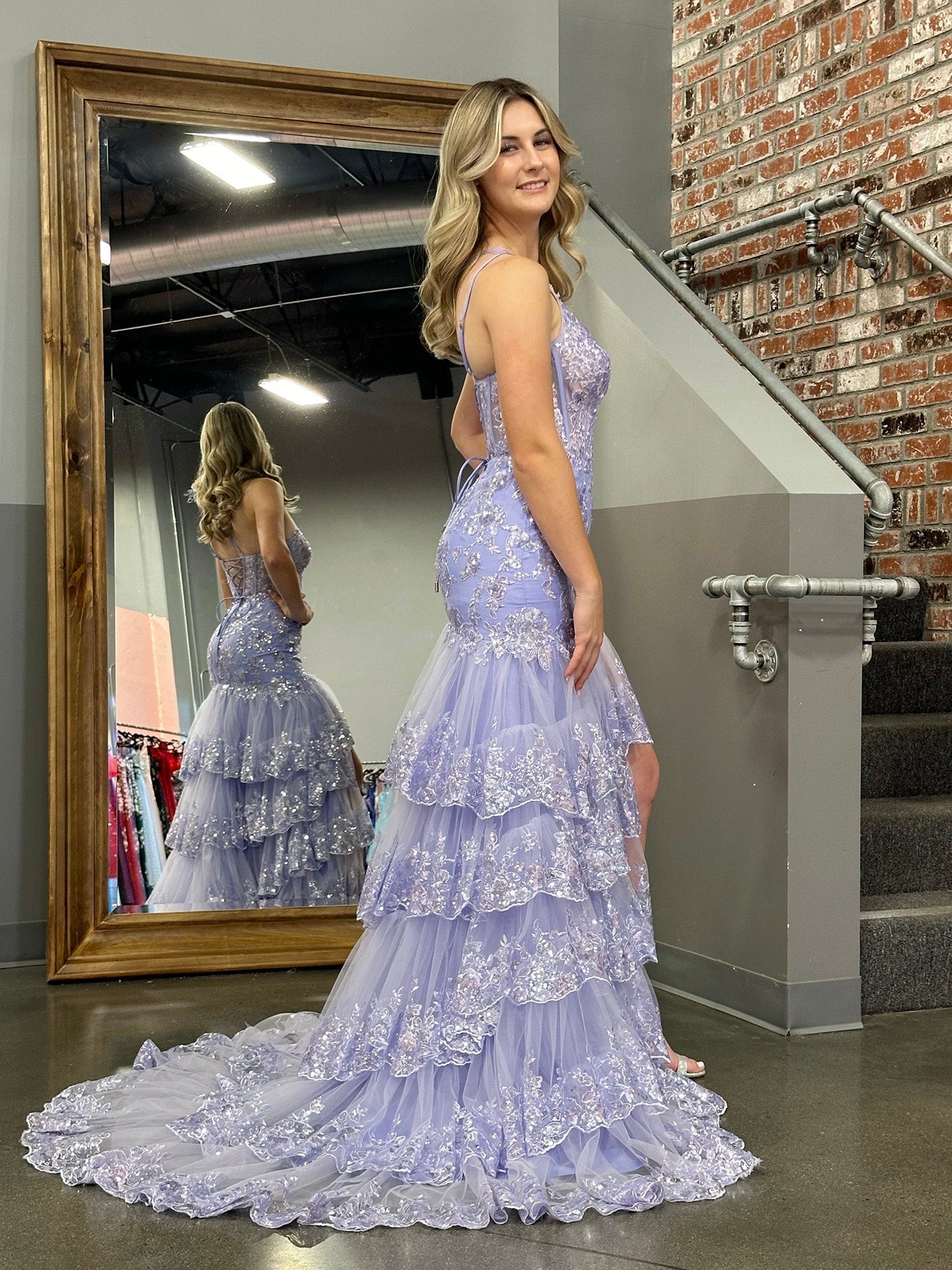 Roycebridal Andrea | Vestido de fiesta largo de encaje escalonado con un solo hombro