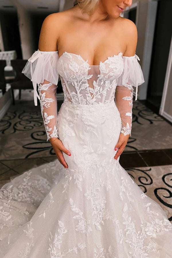 Elfenbeinfarbenes, geblümtes Trompeten-Brautkleid mit abnehmbaren Ärmeln