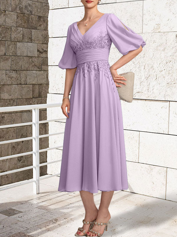A-Linie V-Ausschnitt Wadenlanges Chiffon-Kleid für die Brautmutter mit Plissee