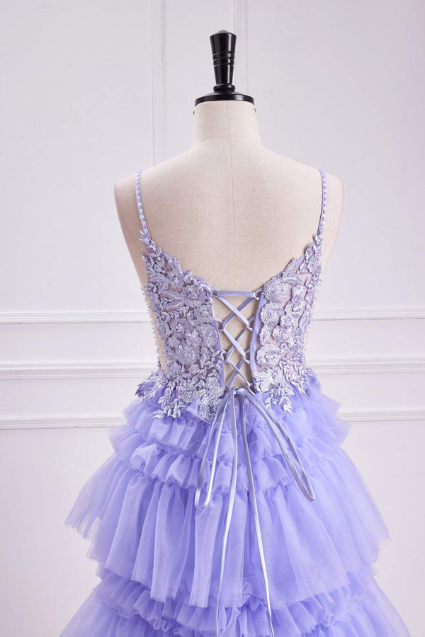 Vestido de fiesta largo de corte A con capas florales y escote en V pronunciado en color lavanda