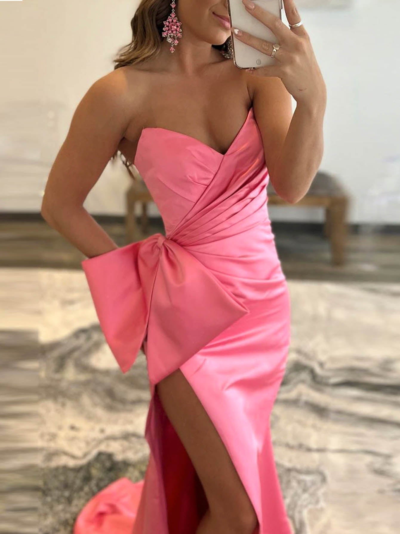 Vestido de fiesta largo de satén sin tirantes de sirena con pajarita