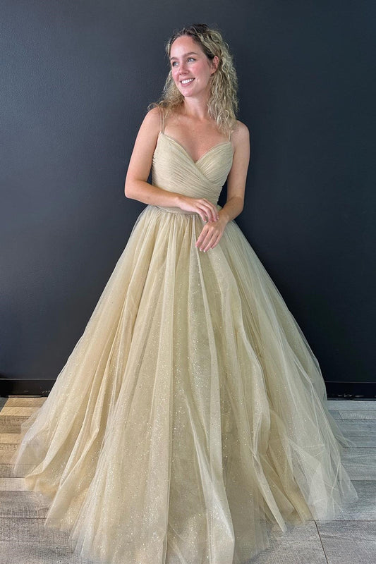 Vestido de fiesta de tul brillante con escote en V y espalda con cordones