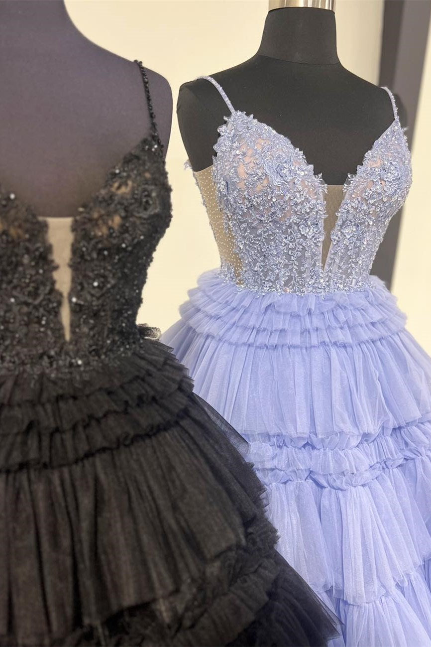 Vestido de gala con volantes y tirantes finos con cuentas
