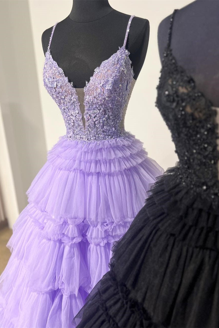 Vestido de gala con volantes y tirantes finos con cuentas