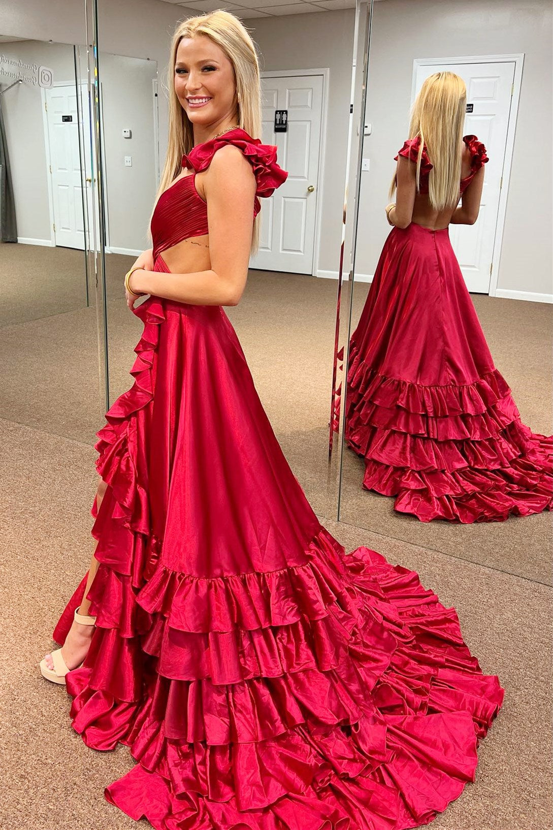 Vestido de fiesta largo de corte A con volantes y abertura