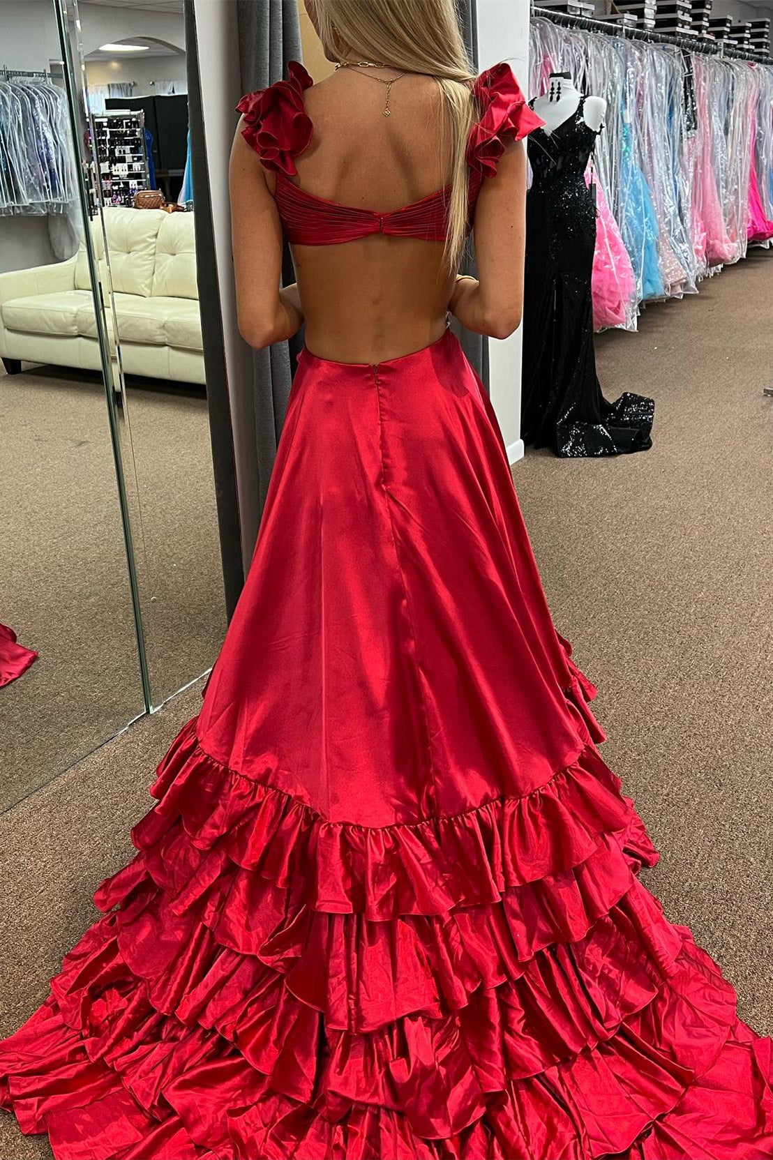 Vestido de fiesta largo de corte A con volantes y abertura