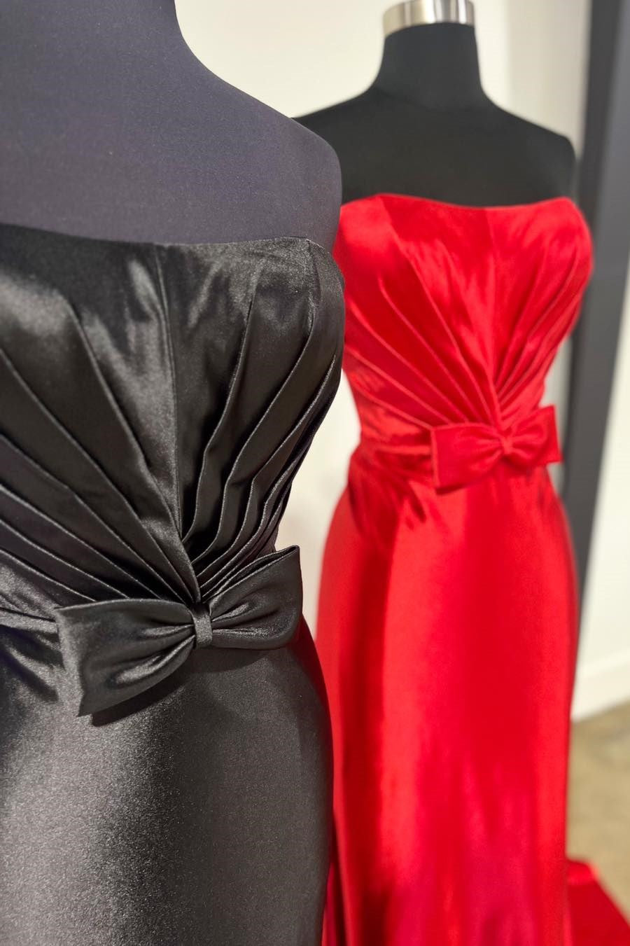 Vestido de fiesta largo de sirena con lazo y sin tirantes