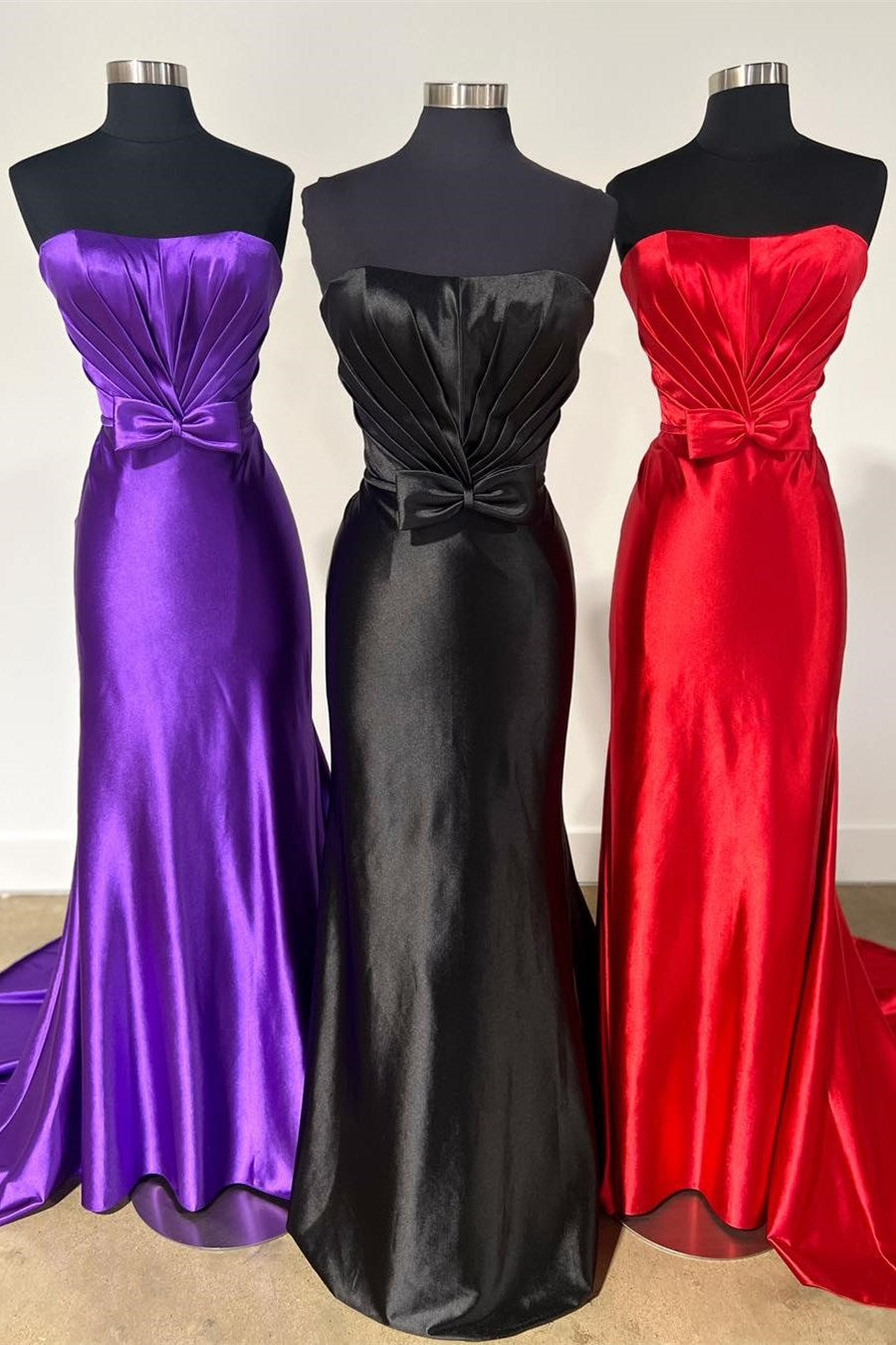 Vestido de fiesta largo de sirena con lazo y sin tirantes