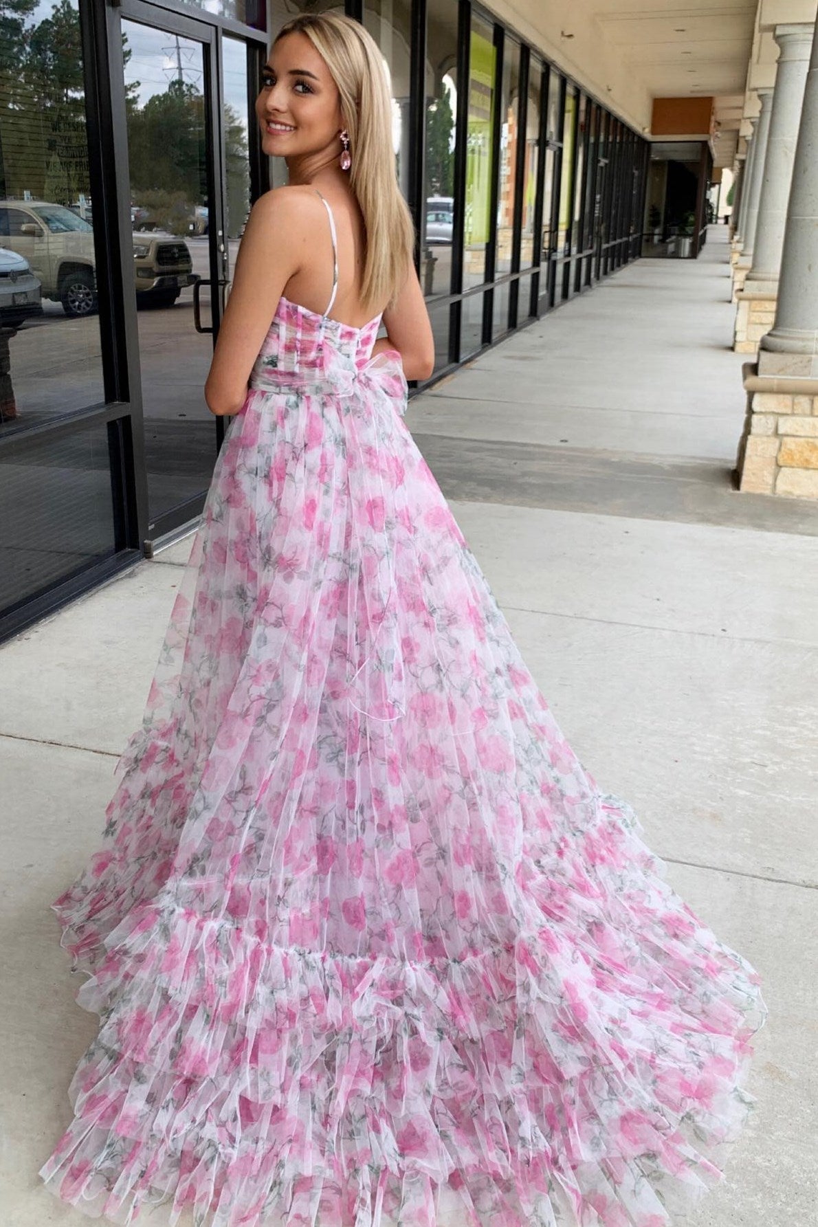 Langes Ballkleid in A-Linie mit Neckholder und Schlüsselloch