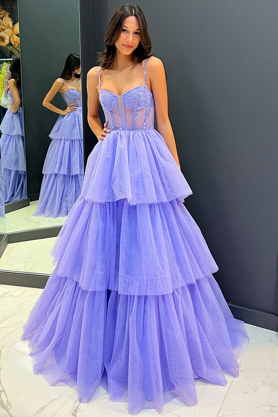 Vestido de fiesta largo con corsé bordado con lentejuelas y volantes escalonados