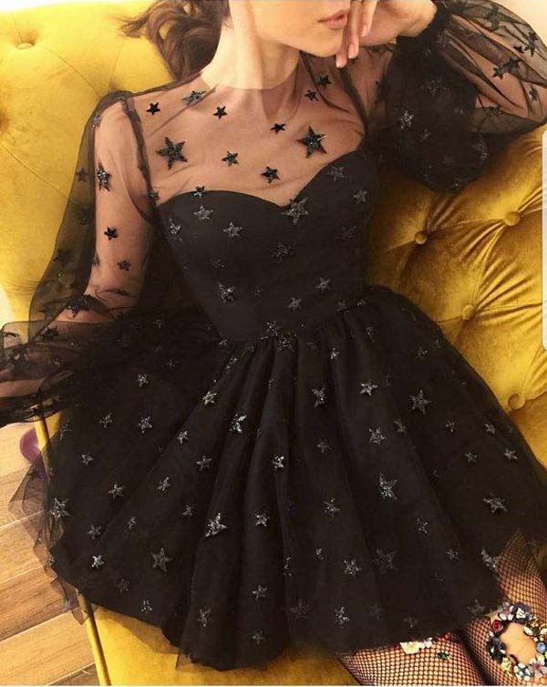 Vestido mini de fiesta único con mangas largas, cuello transparente y estrellas