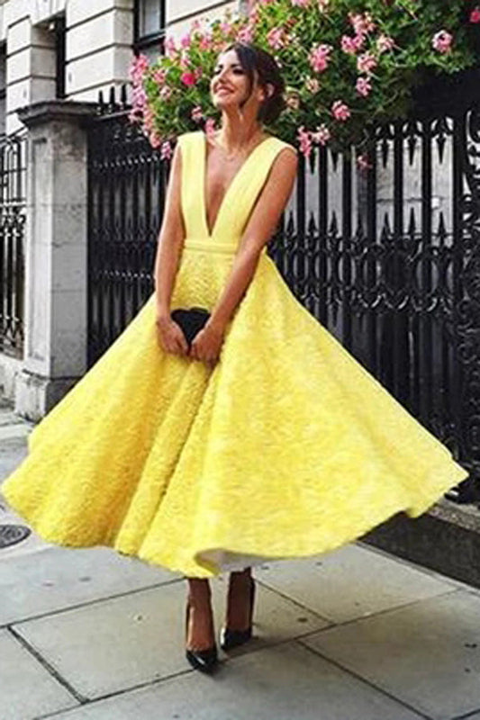 Heimkehrkleid mit tiefem V-Ausschnitt, süßes gelbes, knielanges Ballkleid aus Spitze