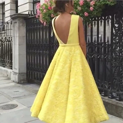 Heimkehrkleid mit tiefem V-Ausschnitt, süßes gelbes, knielanges Ballkleid aus Spitze