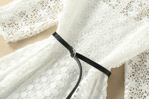 Elegante weiße Homecoming-Kleider mit halben Ärmeln und Rundhalsausschnitt