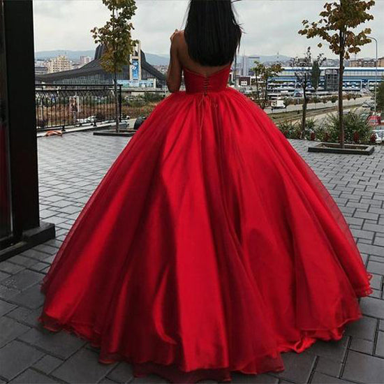Vestido de fiesta largo rojo con escote en forma de corazón y cordones hasta el suelo