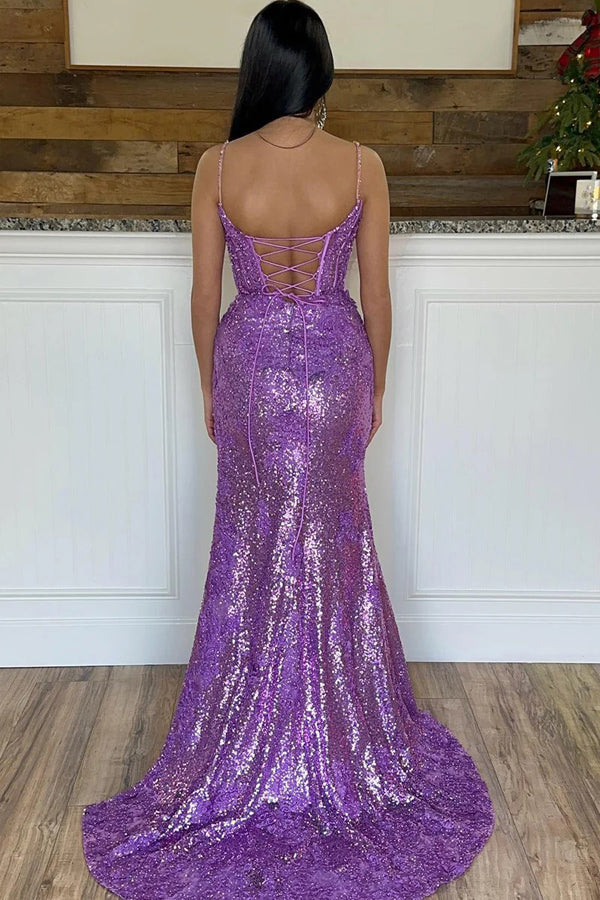 Vestido de fiesta rojo con apliques y tirantes finos de sirena y abertura