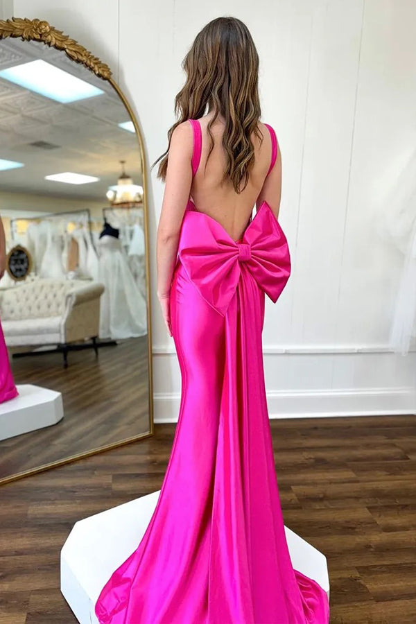 Vestido de fiesta fucsia con tirantes finos y corsé de sirena con lazo