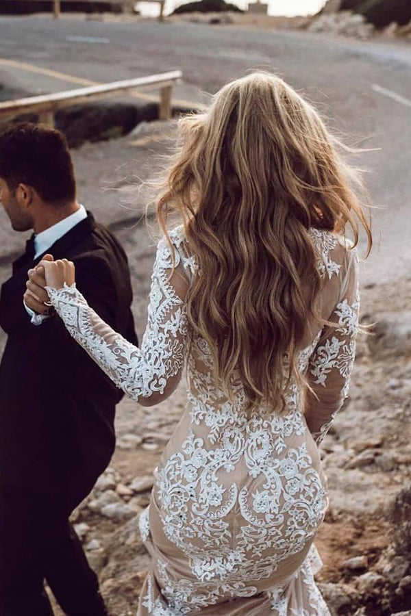 Vestidos de novia estilo bohemio con encaje y manga larga de sirena, estilo rústico