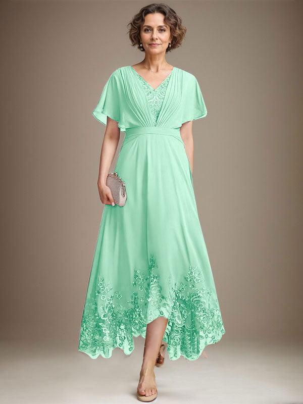 A-Linie V-Ausschnitt Asymmetrisches Spitzen-Chiffon-Kleid für die Brautmutter mit Plissee