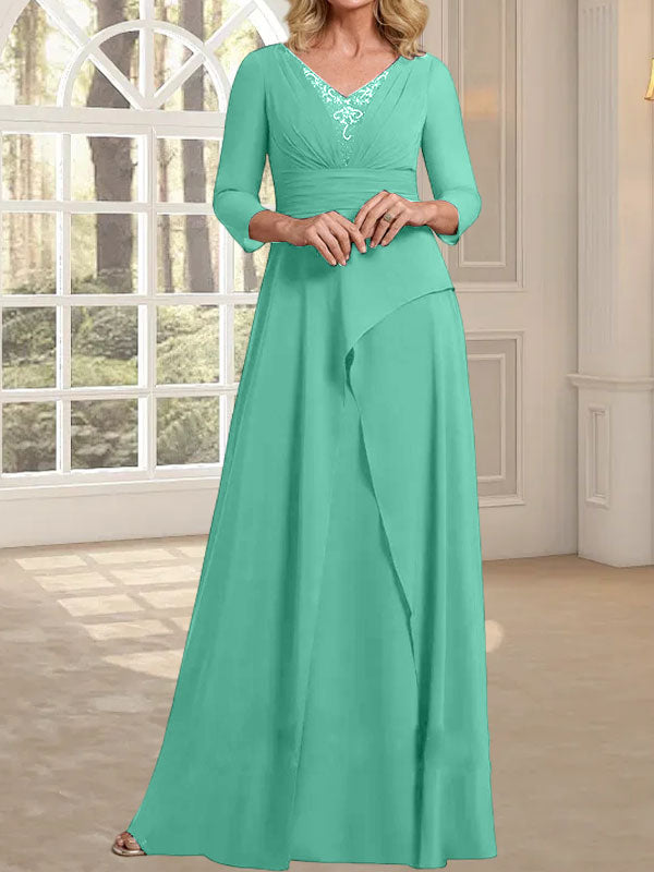 A-Linie, V-Ausschnitt, bodenlanges Chiffonkleid für die Brautmutter mit plissierter Perlenstickerei