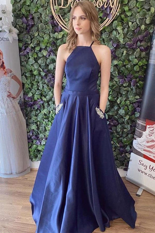 Vestido de fiesta de satén azul con espalda con cordones y bolsillos.