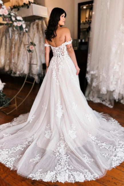 Schulterfreies Brautkleid mit hohem Schlitz in A-Linie und Spitze