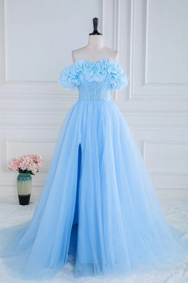 Vestido de fiesta azul de tul con corte A y flores, sin tirantes y hombros descubiertos