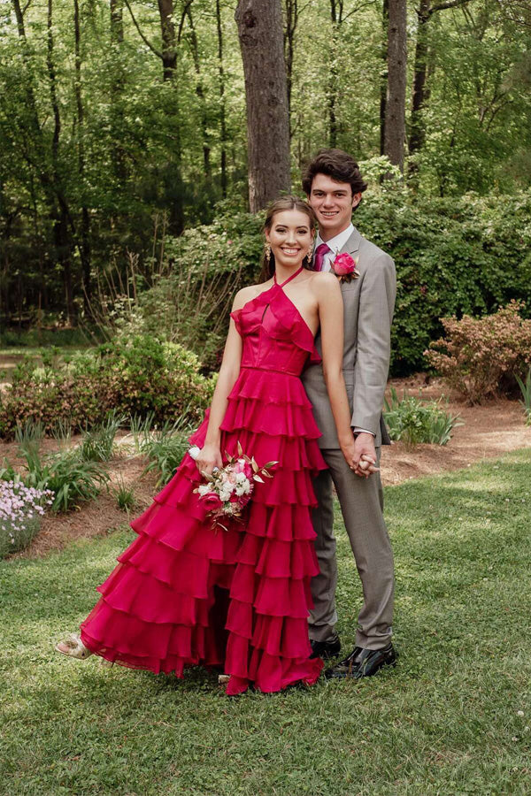 Hermoso vestido de fiesta largo fucsia con volantes y cuello halter