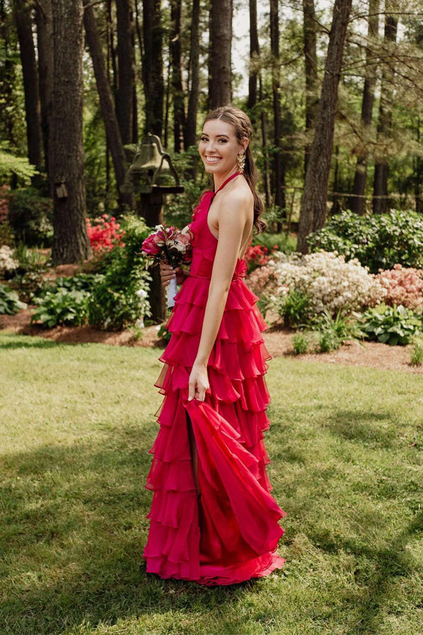 Hermoso vestido de fiesta largo fucsia con volantes y cuello halter