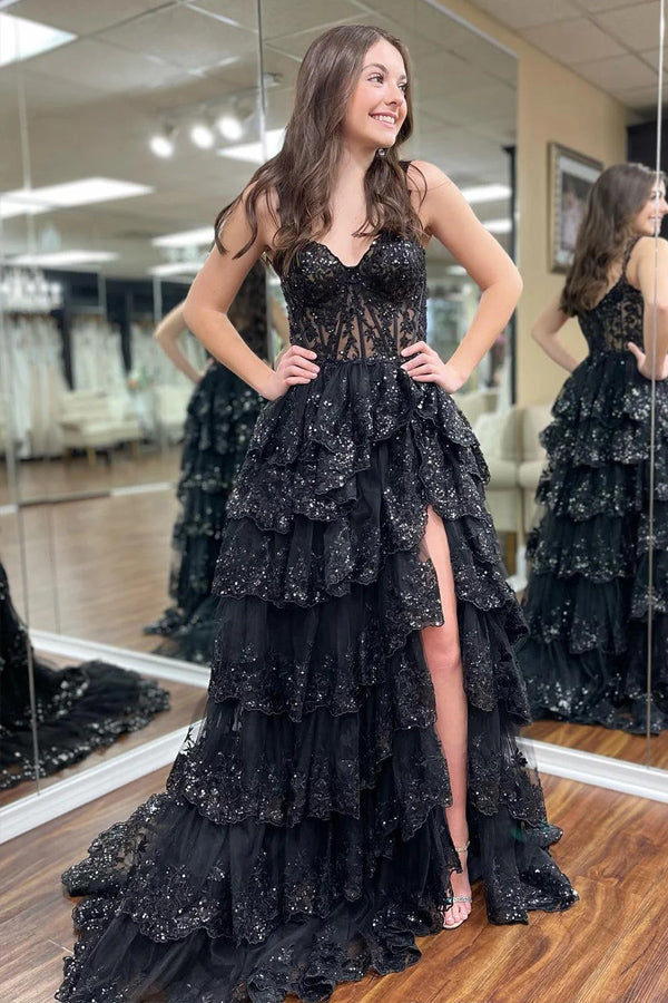 Impresionante vestido de fiesta azul de princesa con volantes de encaje y capas