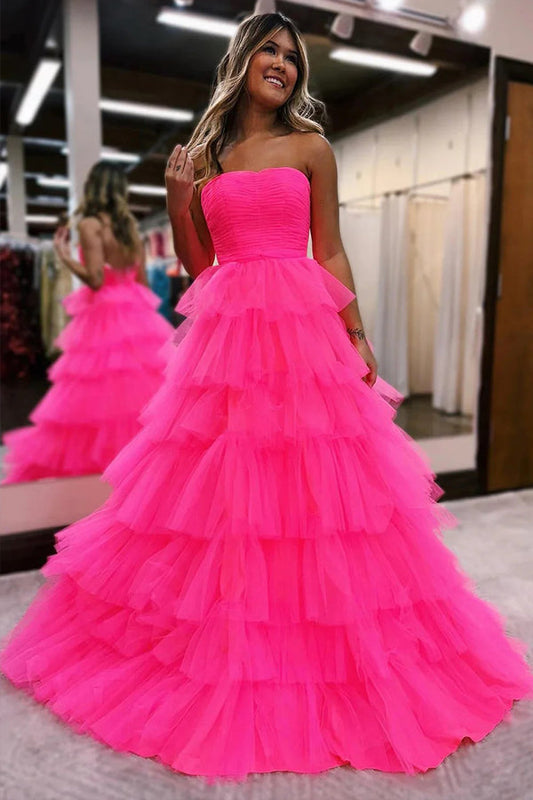 Vestido de fiesta largo de tul rosa intenso sin tirantes y escalonado de princesa
