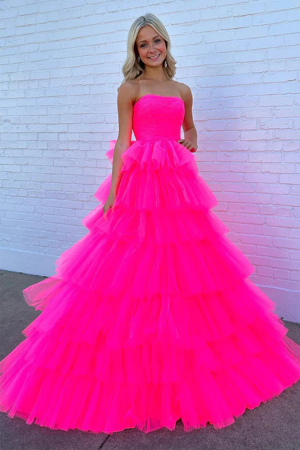Vestido de fiesta largo de tul rosa intenso sin tirantes y escalonado de princesa