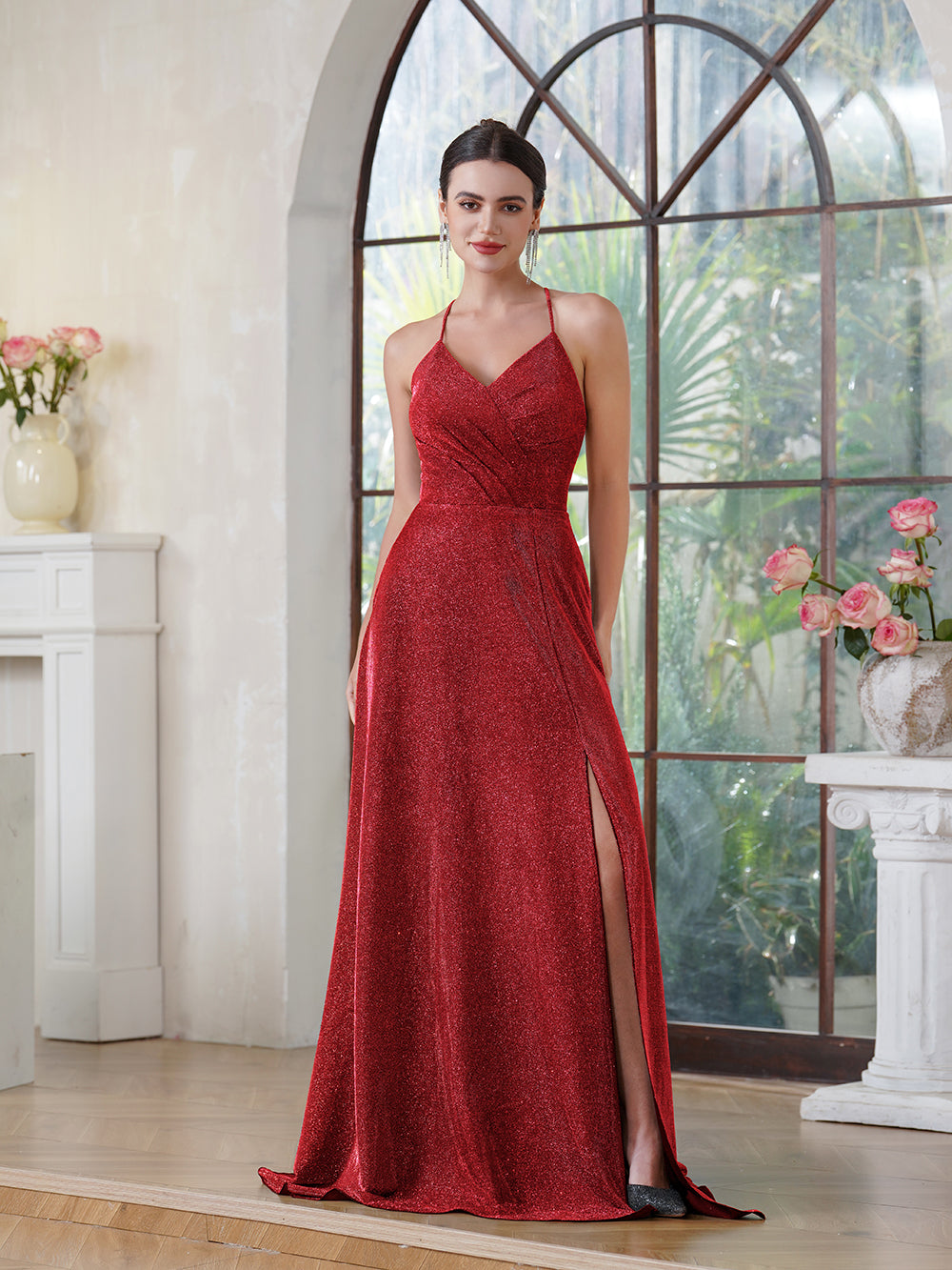 Elegante vestido de fiesta largo de seda brillante con escote en V y corte A, con abertura lateral y bolsillo.