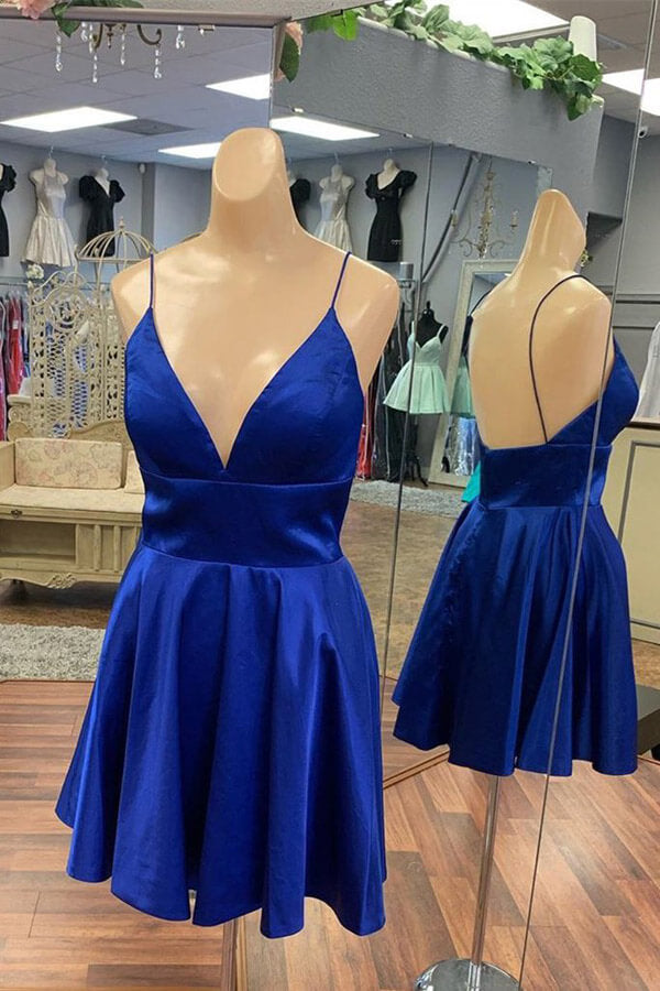 Vestidos de fiesta cortos de satén azul real, sencillos, sin espalda y con escote halter.