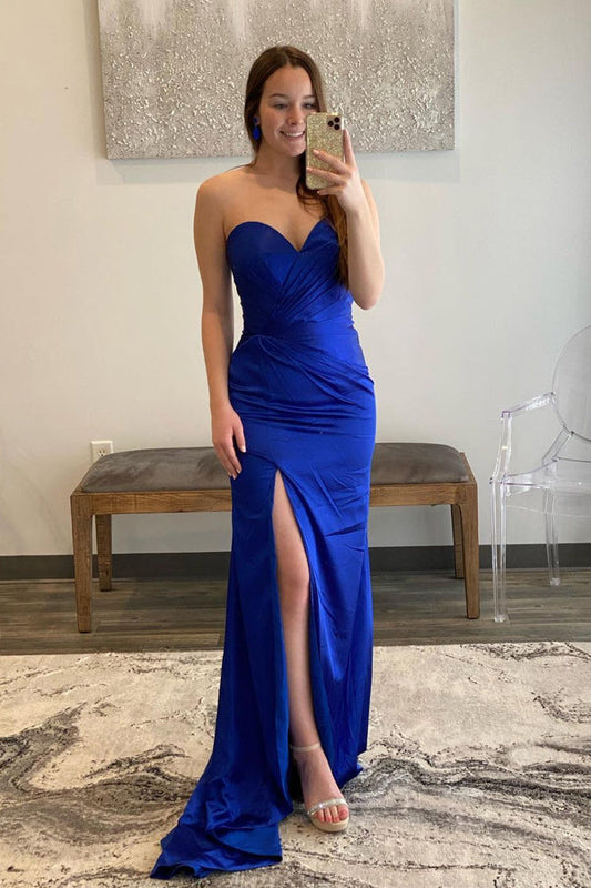 Vestidos de fiesta sencillos con escote en forma de corazón de satén azul real