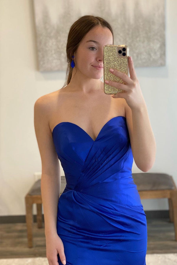 Vestidos de fiesta sencillos con escote en forma de corazón de satén azul real