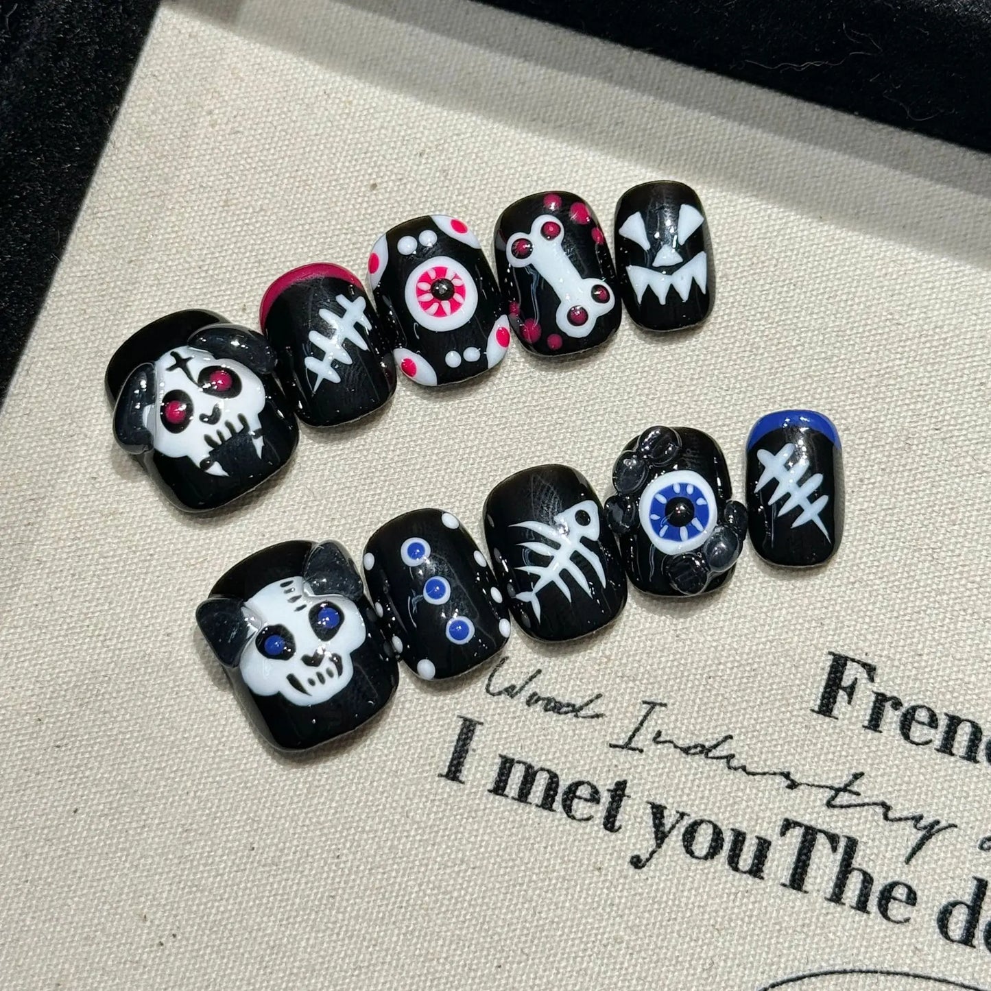 10 uñas postizas con temática de Halloween, diseño 3D de corazón de diablo, uñas postizas redondas cortas de color rosa, hechas a mano.
