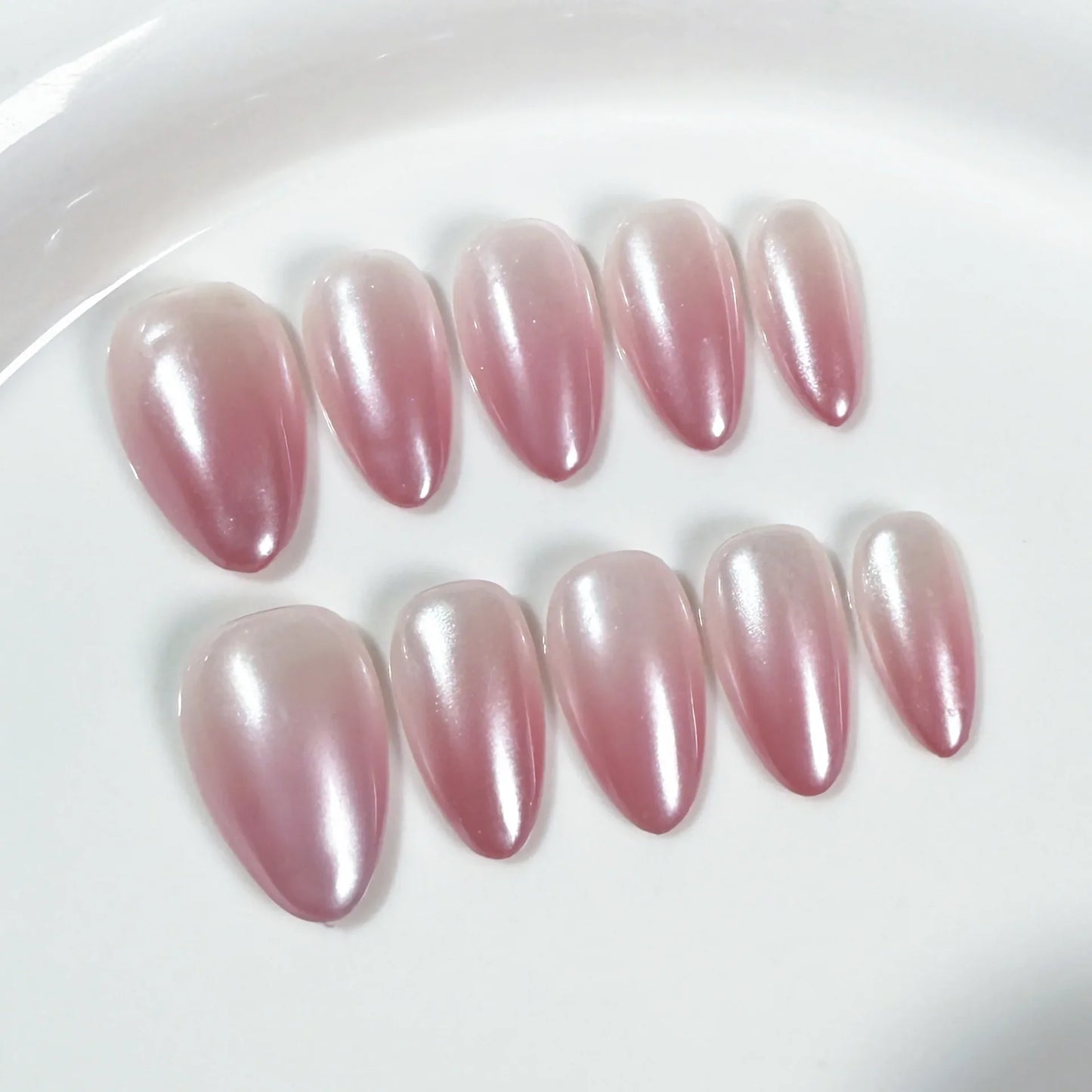 10 uñas postizas de color sólido hechas a mano, color azul Aurora, almendra corta, sencillas y frescas, para verano.