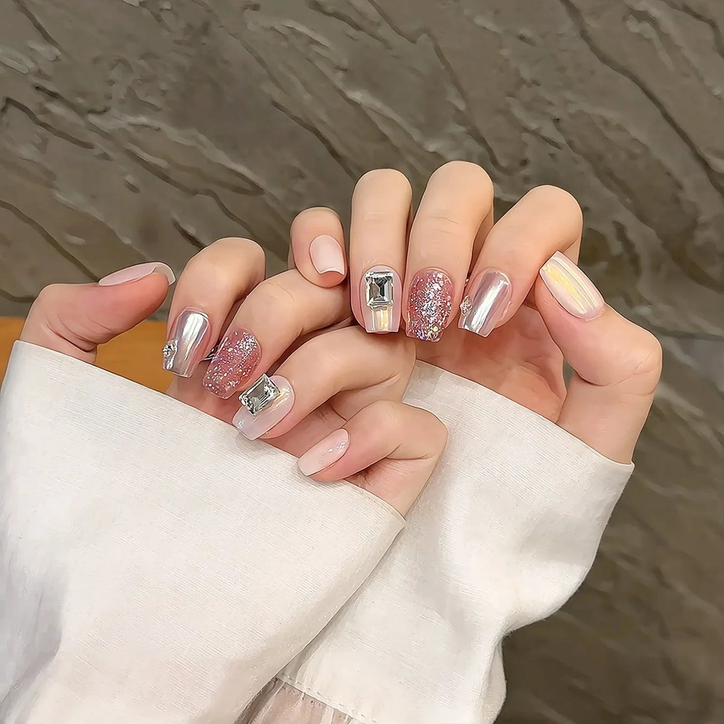 10 uñas postizas cuadradas cortas a presión, color rosa aurora, con brillantes diseños de diamantes de imitación, hechas a mano, con lentejuelas brillantes.