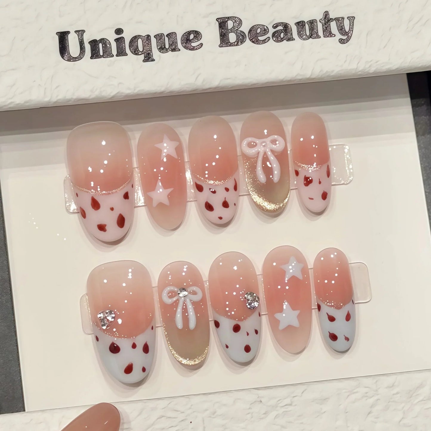 10 uñas postizas cortas con diseño de almendra, borde blanco, estampado de leopardo, estilo francés, hechas a mano, con lazo y estrellas ruborizadas.