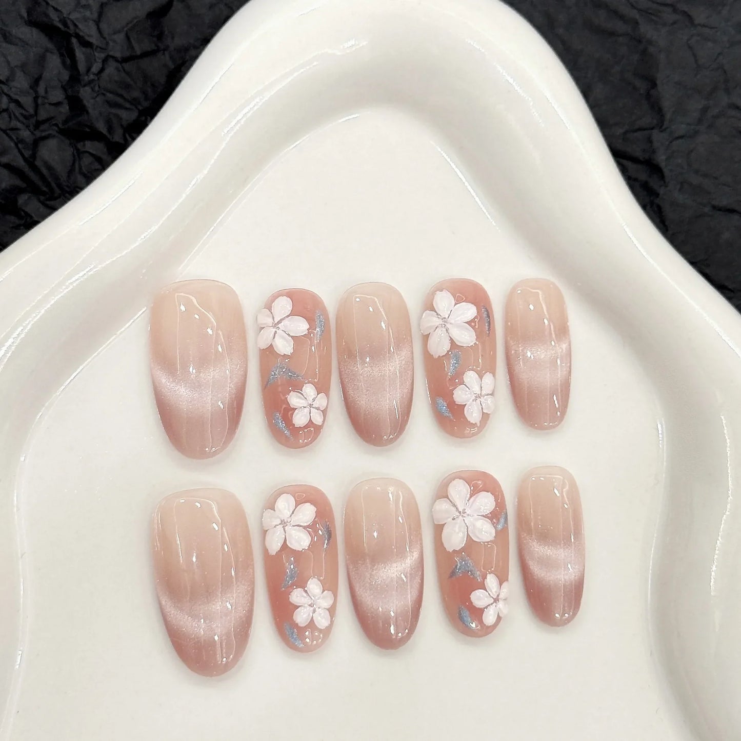 10 parches de uñas postizas ovaladas cortas y dulces, pintados a mano, con diseño de flor de fresa rosa en 3D, para primavera y verano, hechos a mano.