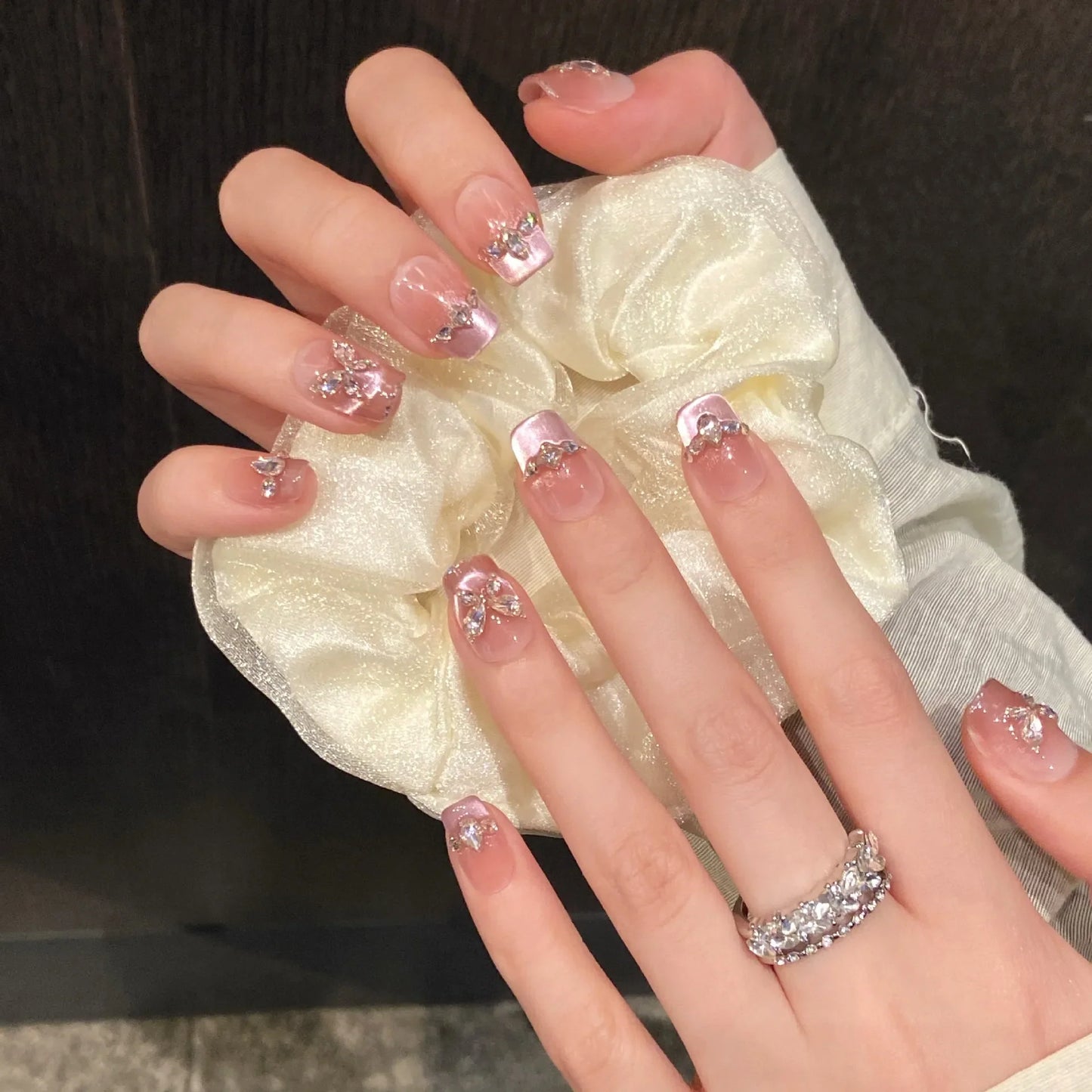 10 uñas postizas de estilo francés, color rosa fantasía, brillantes, con diseño de mariposa y diamante, hechas a mano, estilo coreano.