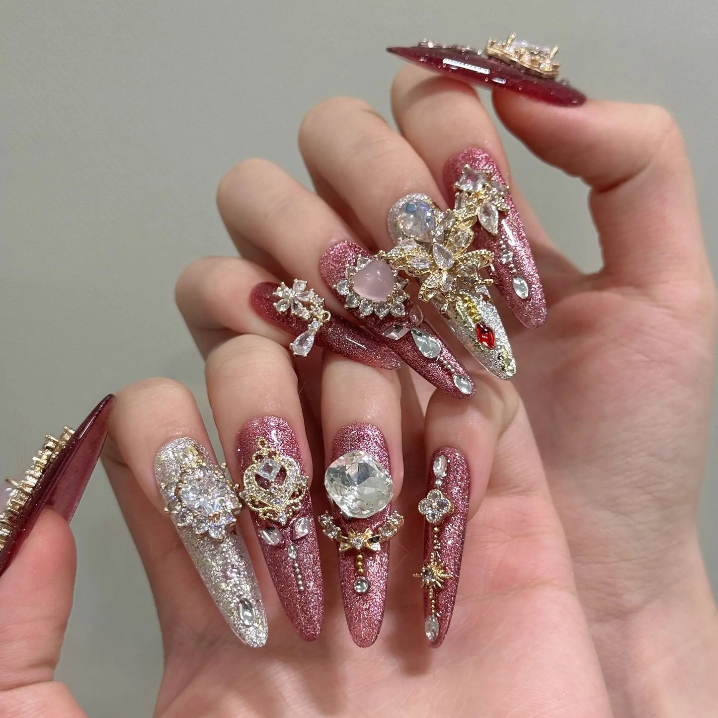 10 uñas postizas románticas rosas brillantes hechas a mano, de lujo, con cristales de imitación brillantes, para usar en uñas postizas.