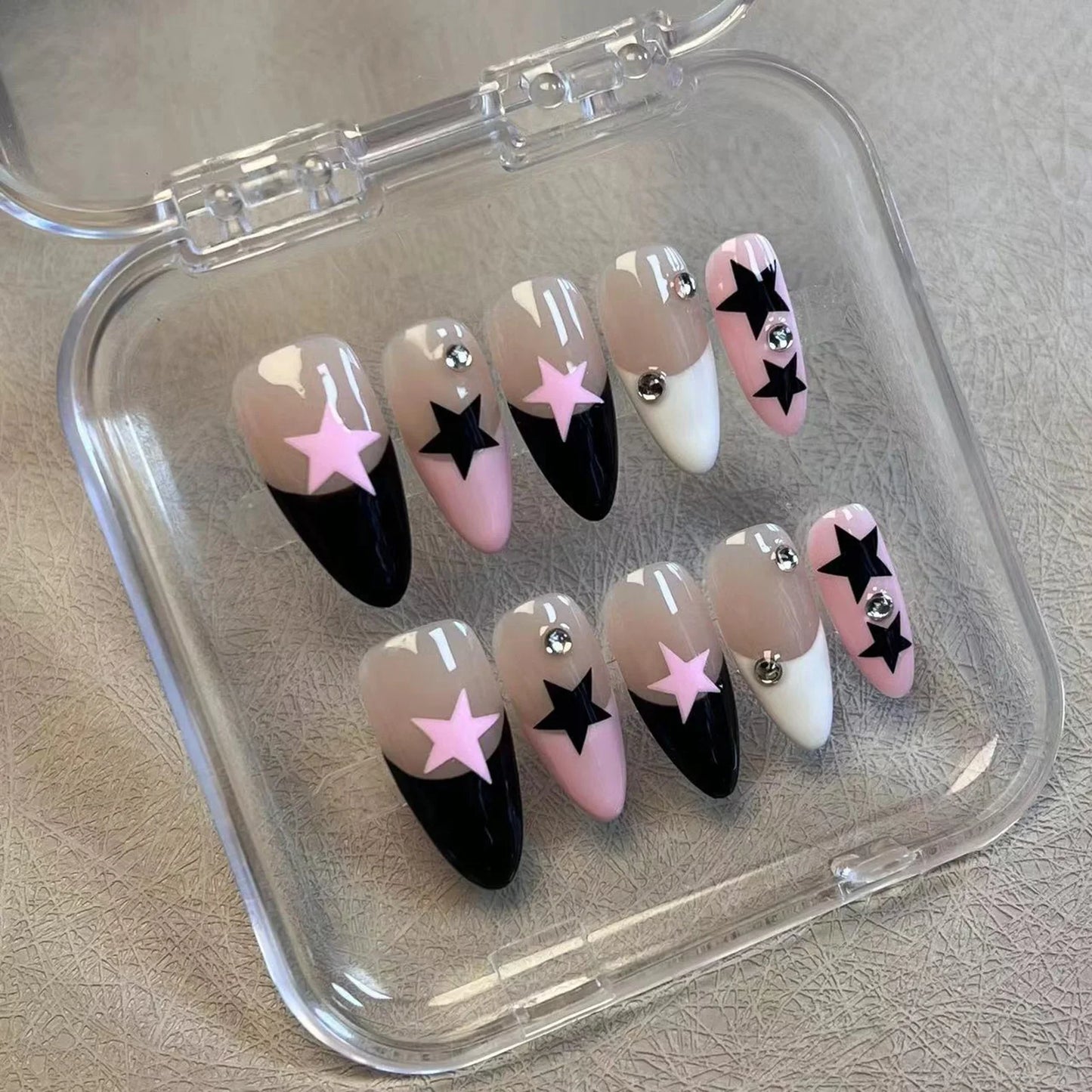 10 Stück handgefertigte Press-On-Nägel, Schwarz, Weiß, Rosa, französischer Stil, falsche Nägel, Paches, Stern-Designs, tragbar, Mandel-Gefälschte Nägel für Frauen