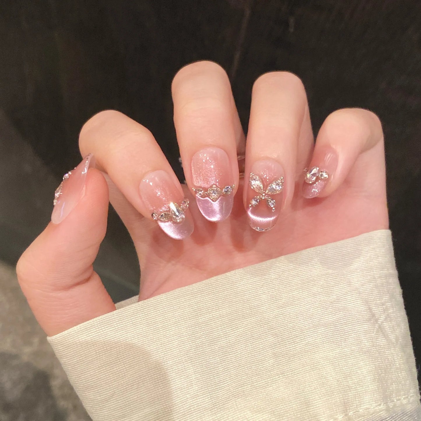 10 uñas postizas de estilo francés, color rosa fantasía, brillantes, con diseño de mariposa y diamante, hechas a mano, estilo coreano.