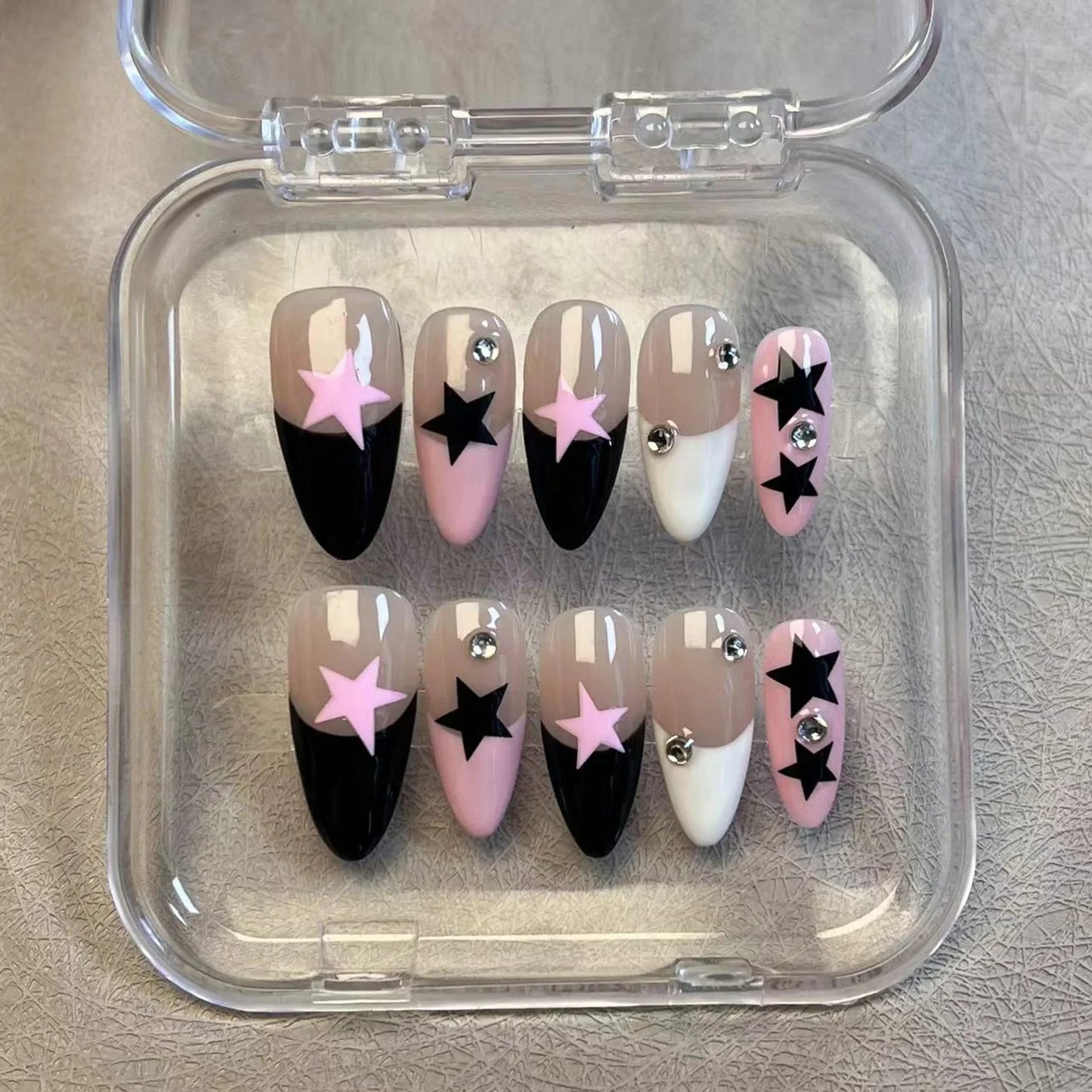10 Stück handgefertigte Press-On-Nägel, Schwarz, Weiß, Rosa, französischer Stil, falsche Nägel, Paches, Stern-Designs, tragbar, Mandel-Gefälschte Nägel für Frauen