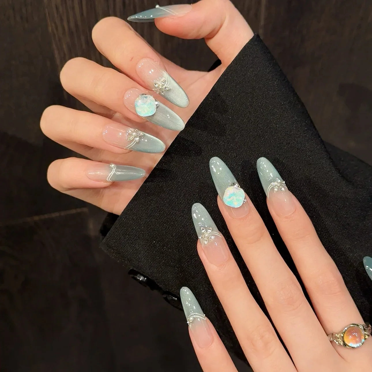 10 uñas postizas de color sólido hechas a mano, estilo francés, verde claro, suaves, largas, almendradas, brillantes, de verano.