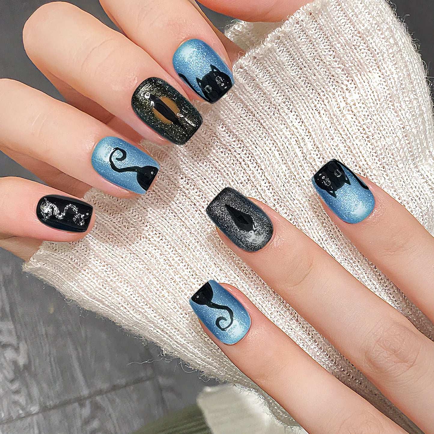 10 uñas postizas brillantes en azul y negro, hechas a mano, cortas, cuadradas, con diseño de gato, pintadas a mano.