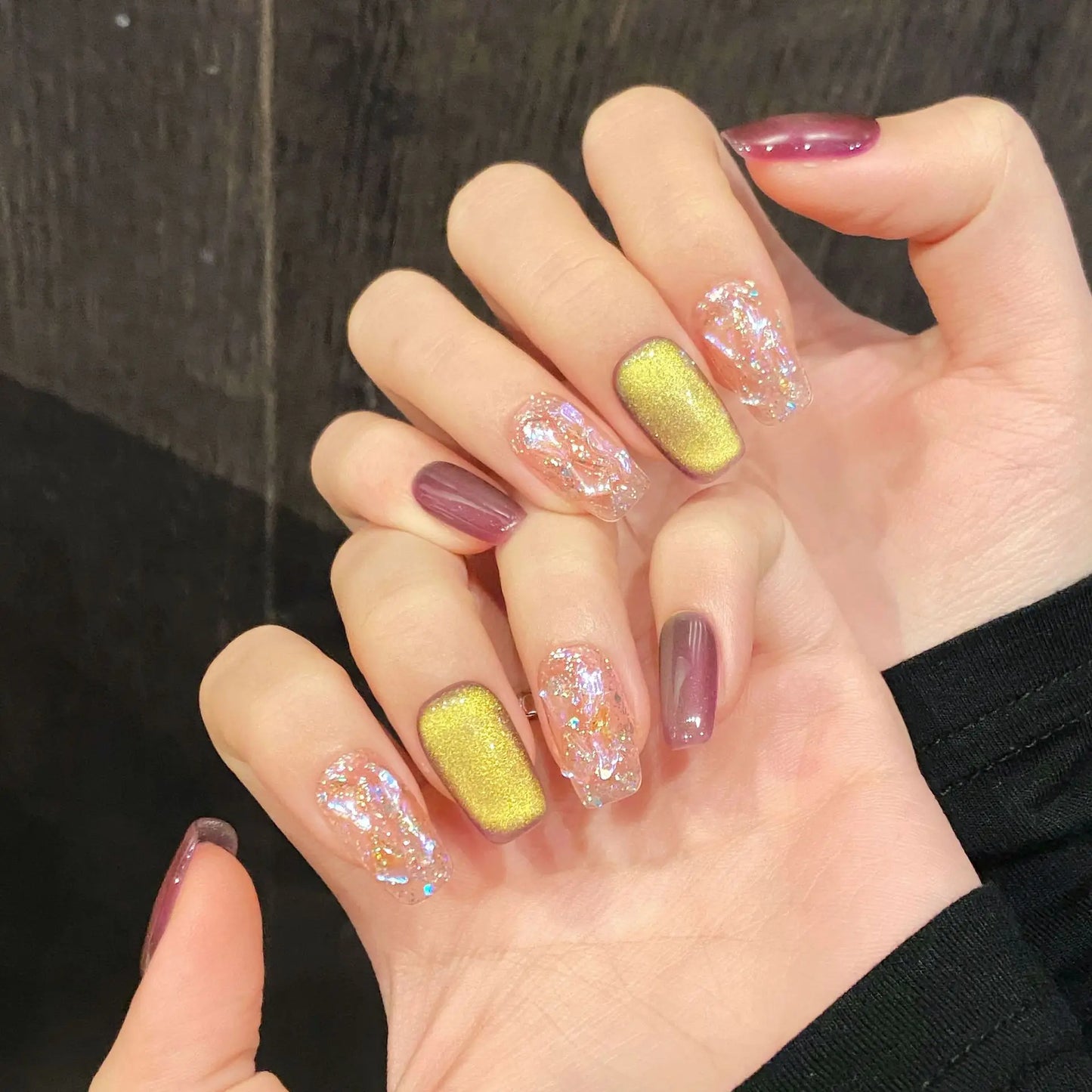 10 uñas postizas de dos colores, hechas a mano, con cuentas de vidrio brillantes, diseño de ojo de gato y lentejuelas brillantes.