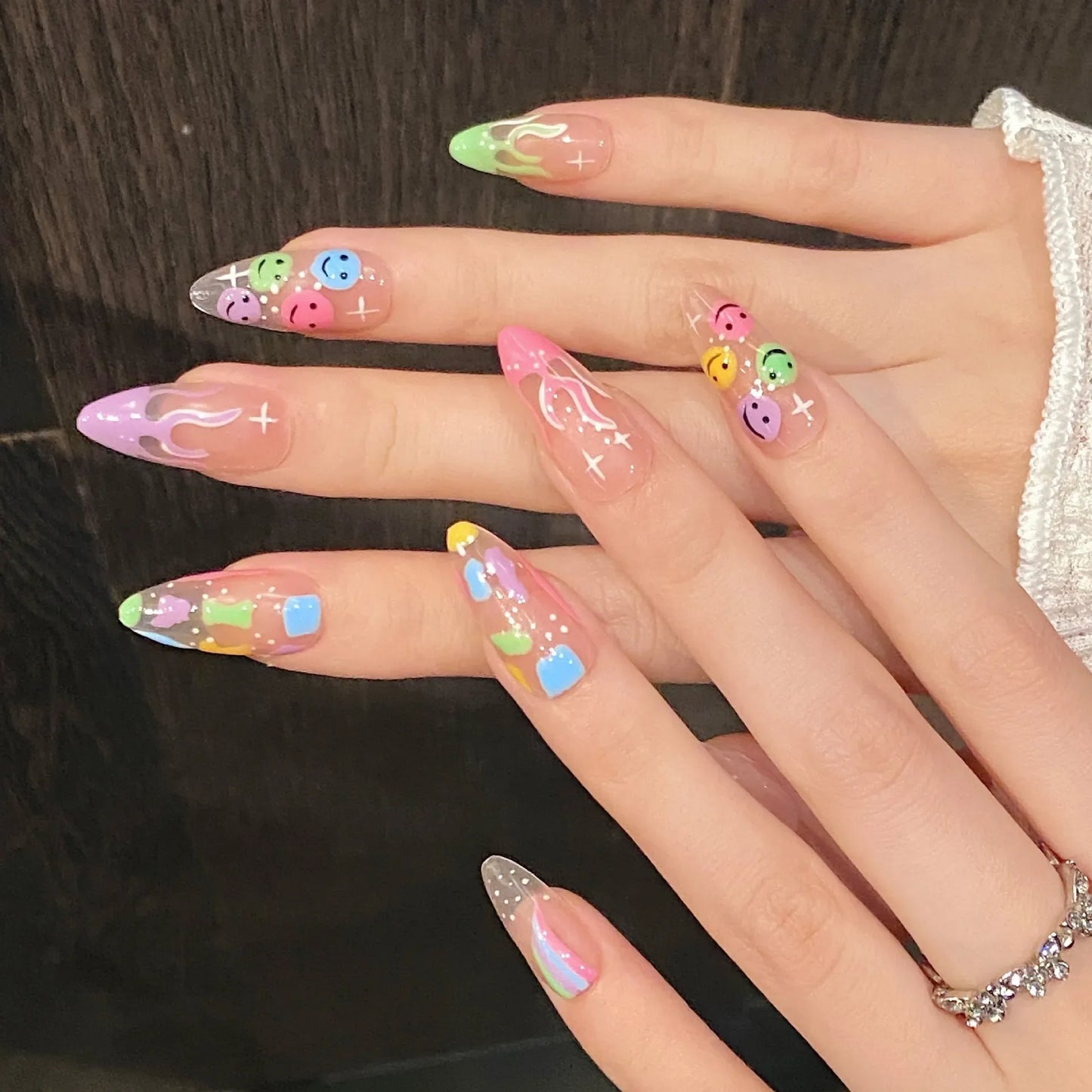 10 uñas postizas pintadas a mano con cara sonriente, diseño de arcoíris de verano, grafiti bonito, uñas postizas hechas a mano, uñas postizas francesas de almendra.